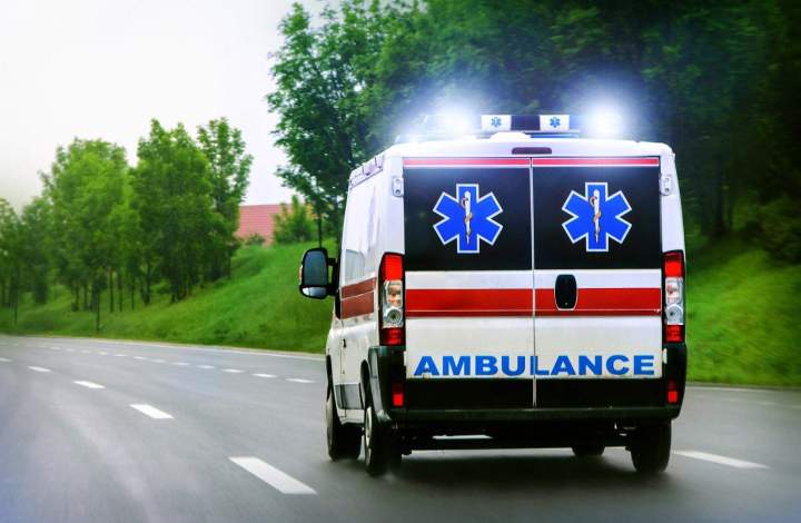 Ambulance sur route Boulogne-sur-Mer